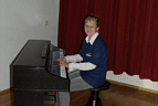 Hanna Stoll am Klavier