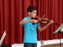 Jonathan Kügler während seines Geigenvortrags